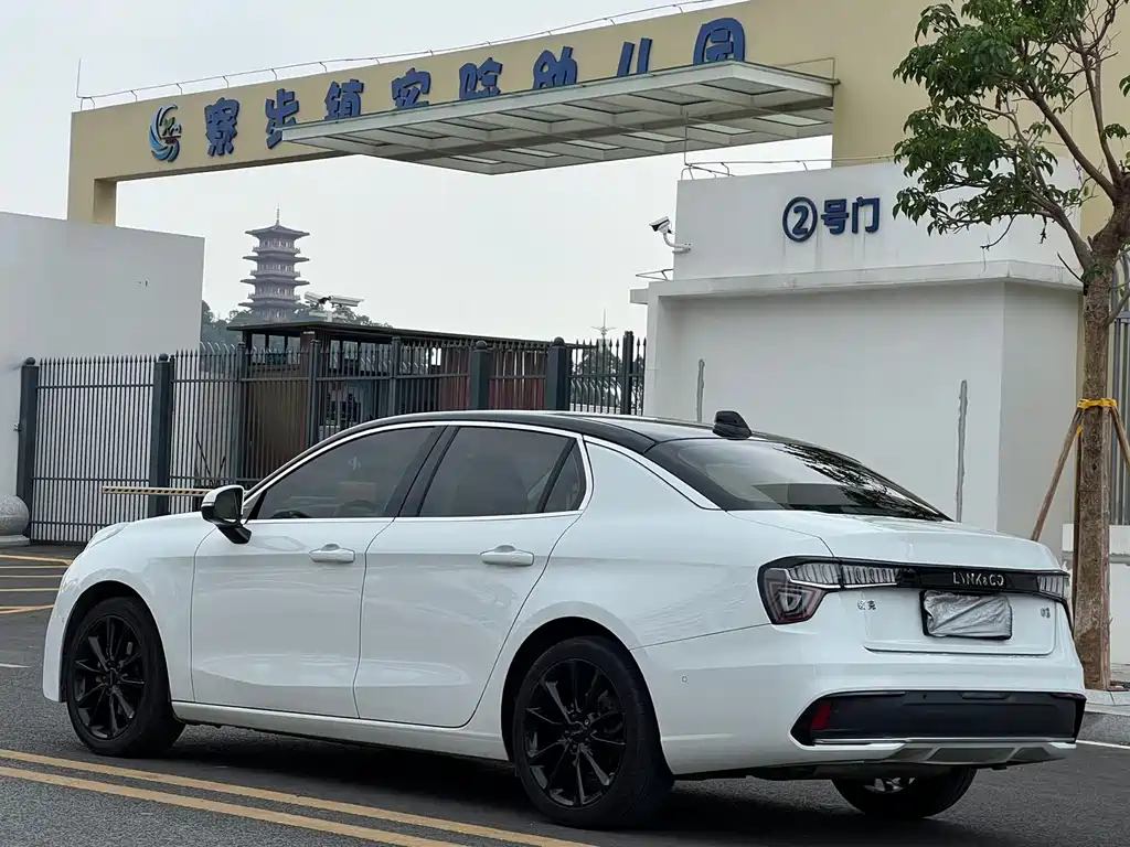 Lynk & Co 03 — миниатюра 20