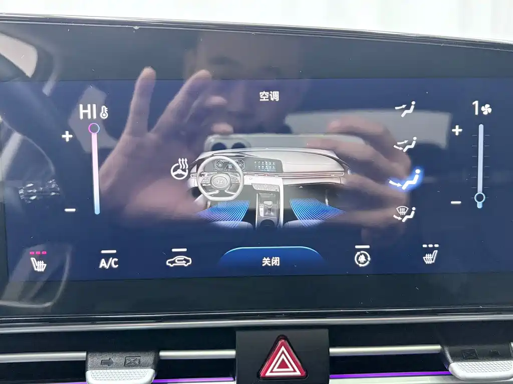 Hyundai Elantra — миниатюра 12