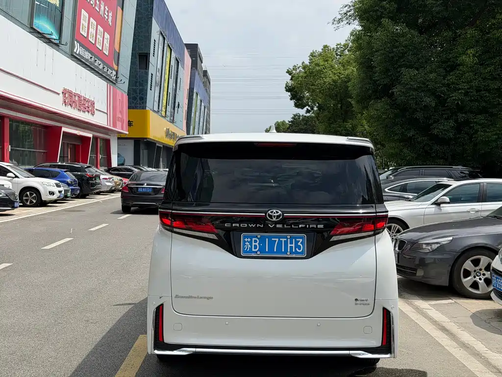 Toyota Vellfire — миниатюра 8