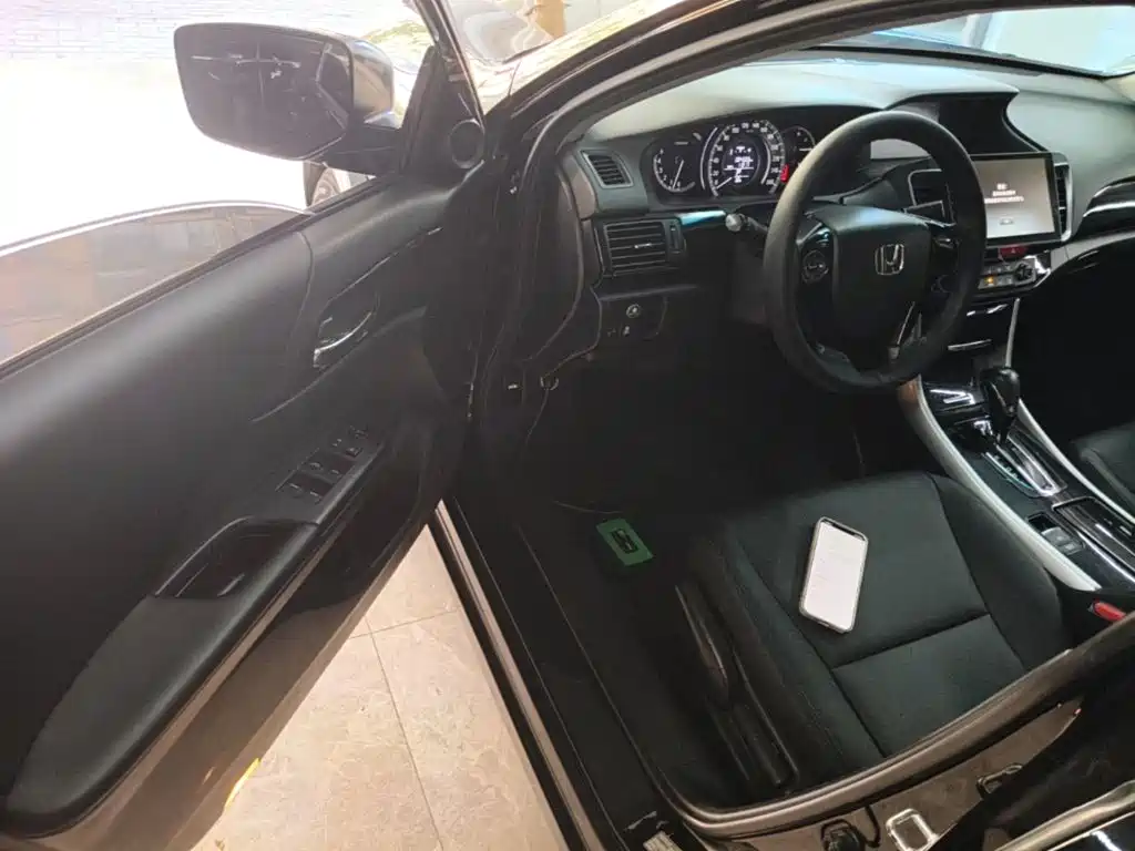 Honda Accord — миниатюра 16