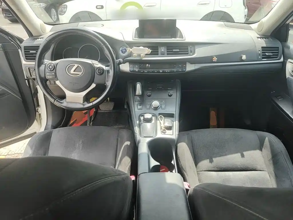 Lexus CT — миниатюра 10