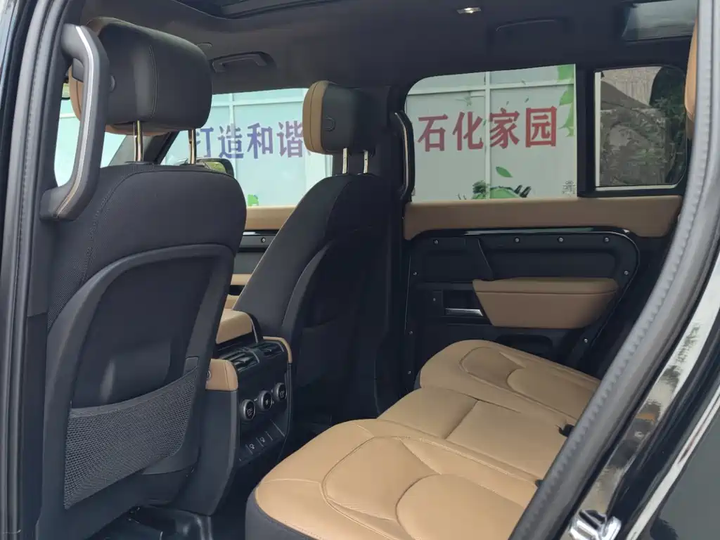 Land Rover Defender — миниатюра 8
