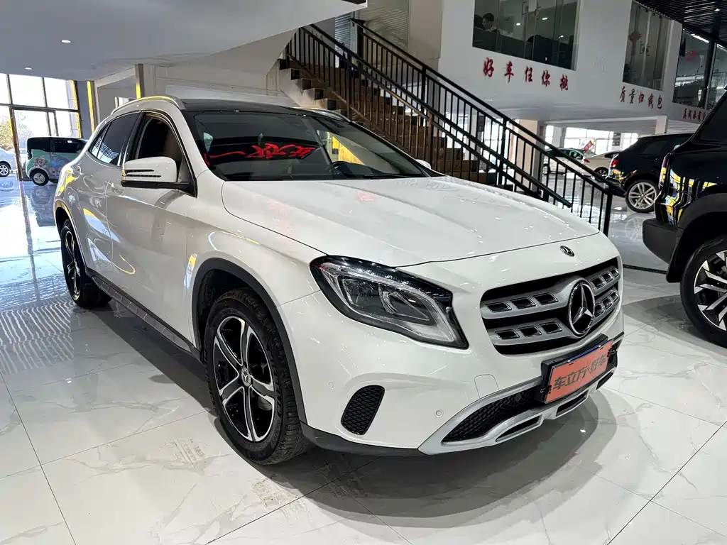 Mercedes-Benz GLA 2018 GLA 200 Fashion
