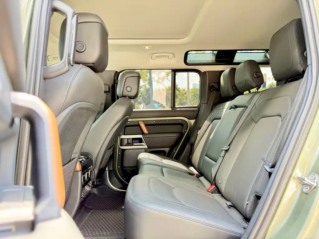 Land Rover Defender — миниатюра 17