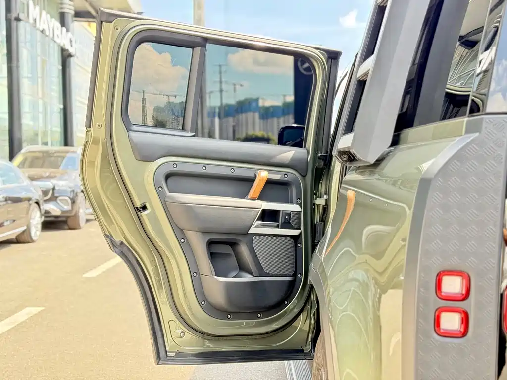 Land Rover Defender — миниатюра 18