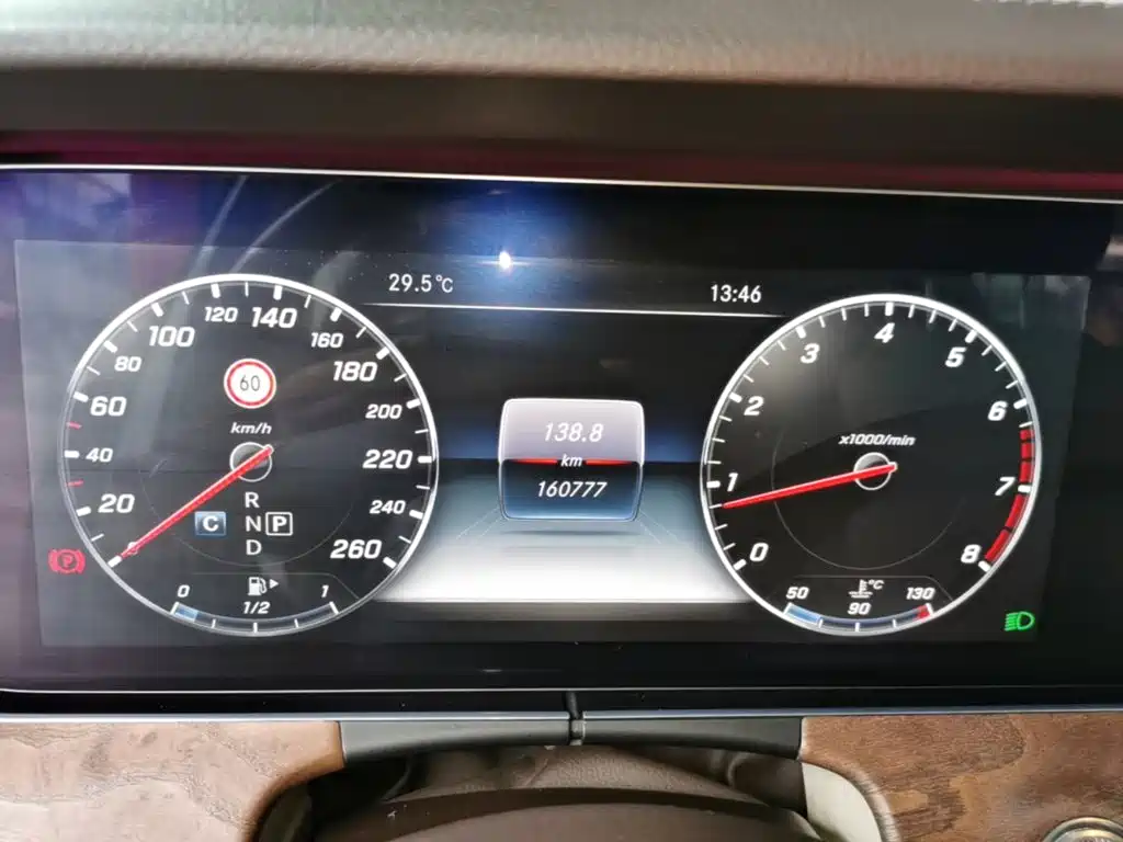 Mercedes-Benz E-Class — миниатюра 12