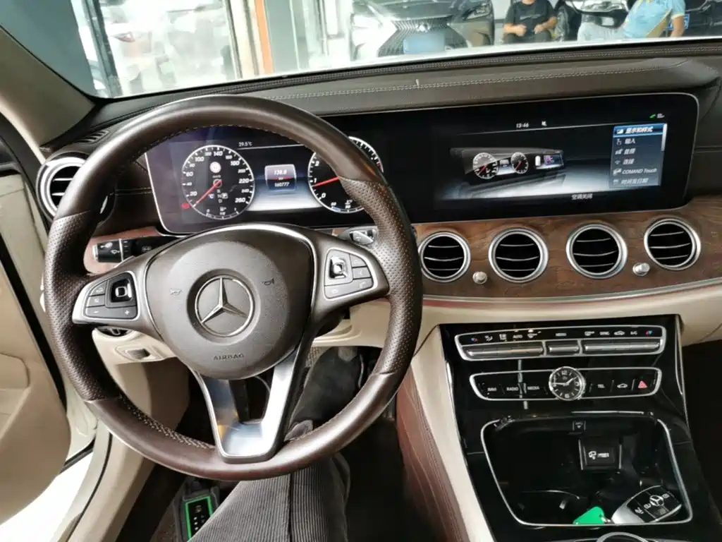 Mercedes-Benz E-Class — миниатюра 10