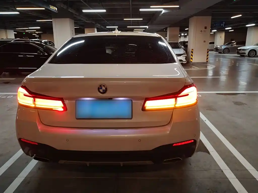 BMW 5 Series — миниатюра 6