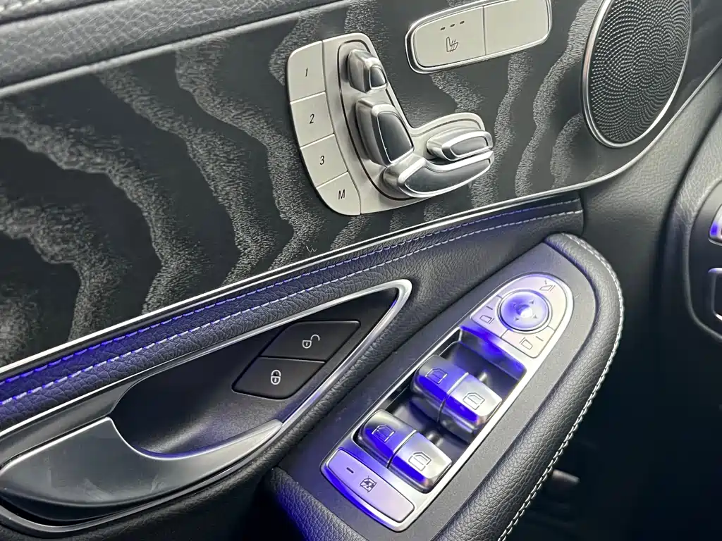 Mercedes-Benz C-Class — миниатюра 11