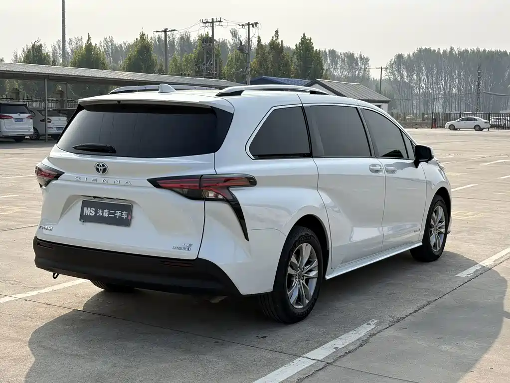 Toyota Sienna — миниатюра 4