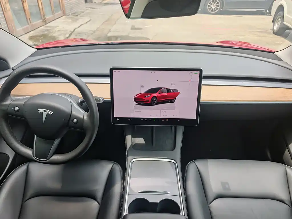 Tesla Model 3 — миниатюра 6