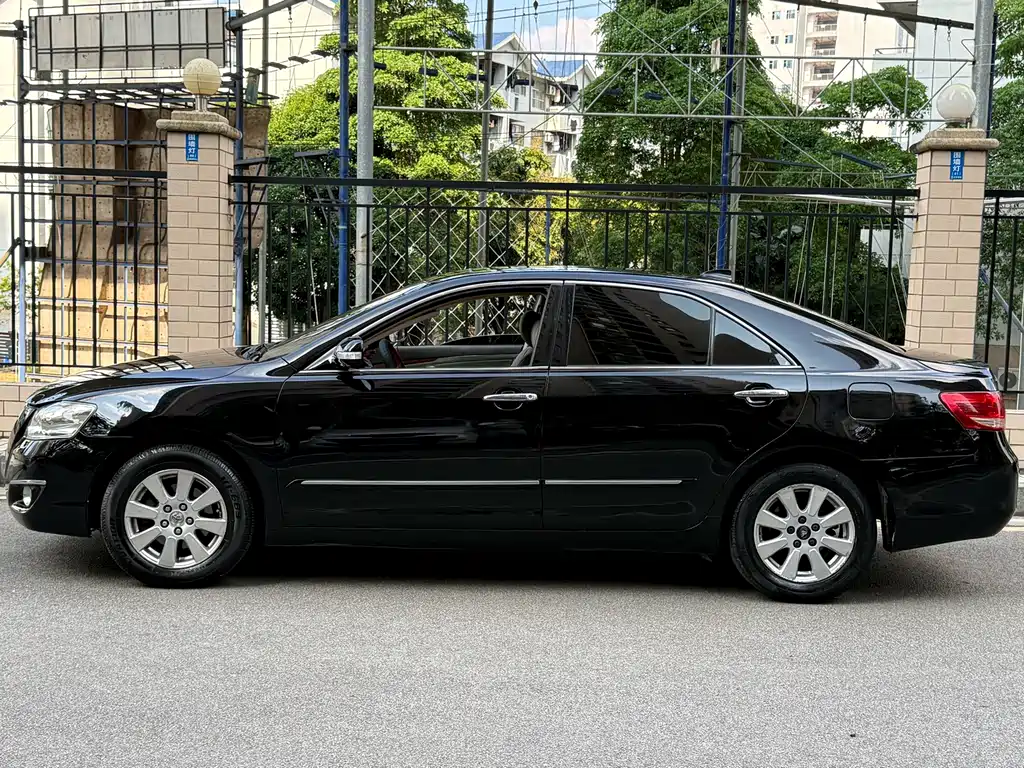Toyota Camry — миниатюра 5
