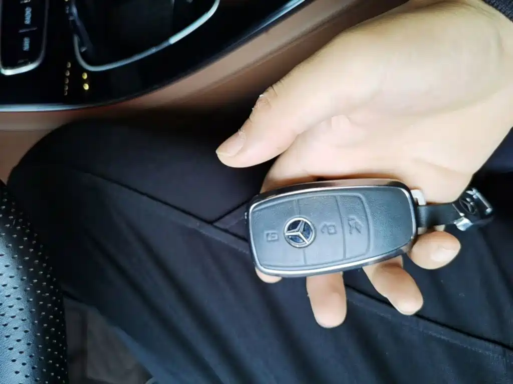 Mercedes-Benz E-Class — миниатюра 9