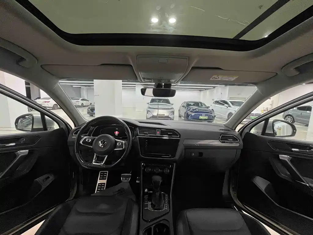 Volkswagen Tiguan L L 2021 330TSI AT Smart