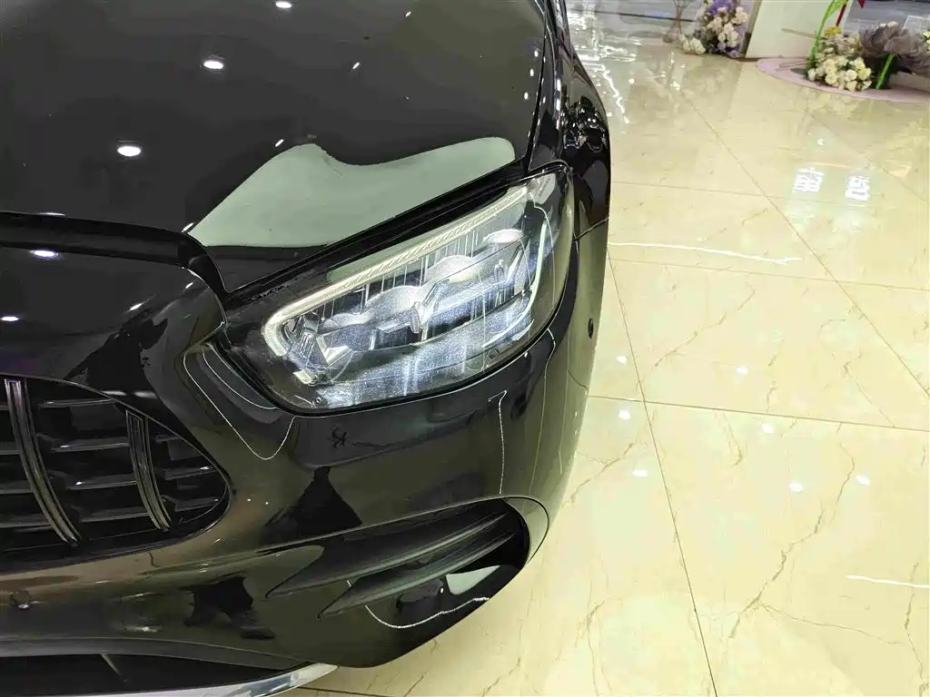 Mercedes-Benz E-Class — миниатюра 9