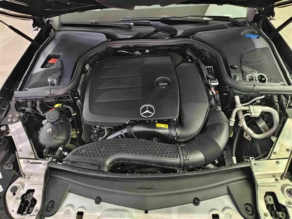Mercedes-Benz E-Class — миниатюра 16