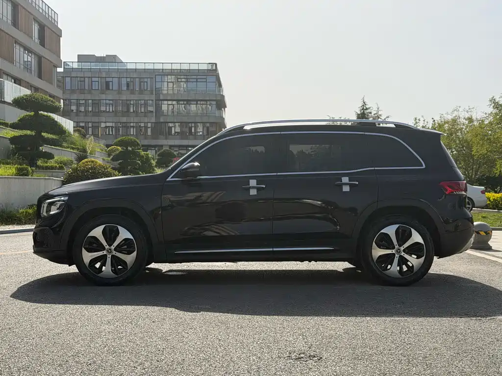 Mercedes-Benz GLB — миниатюра 11