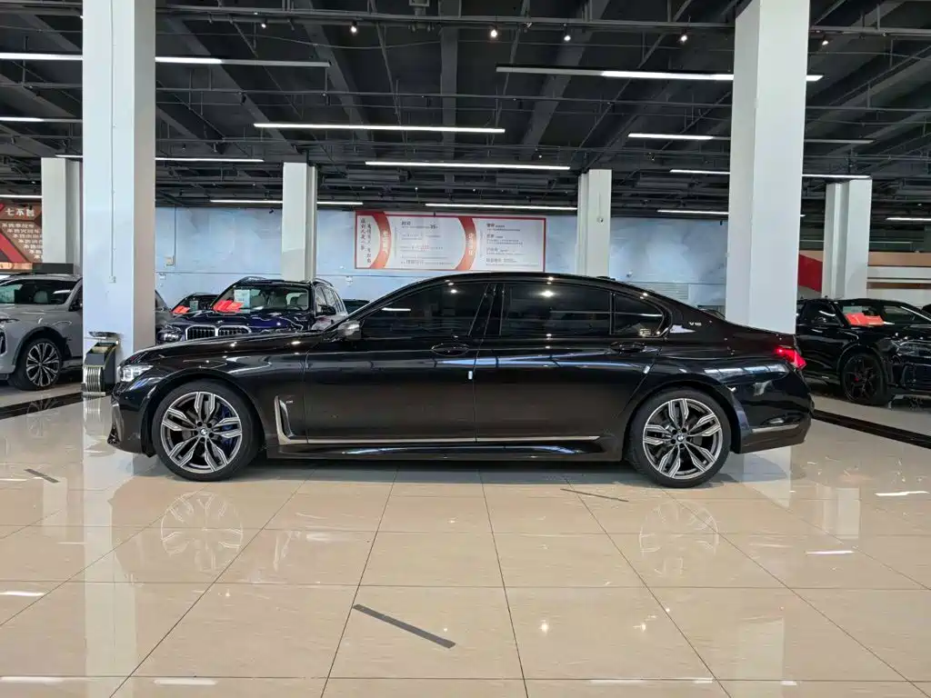 BMW 7 Series — миниатюра 7