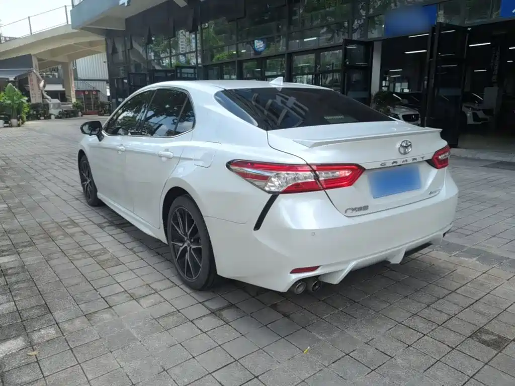 Toyota Camry — миниатюра 5