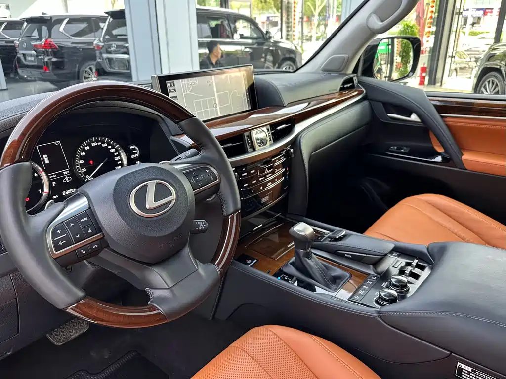 Lexus LX 570 Dynamic Luxury Edition, фото 15