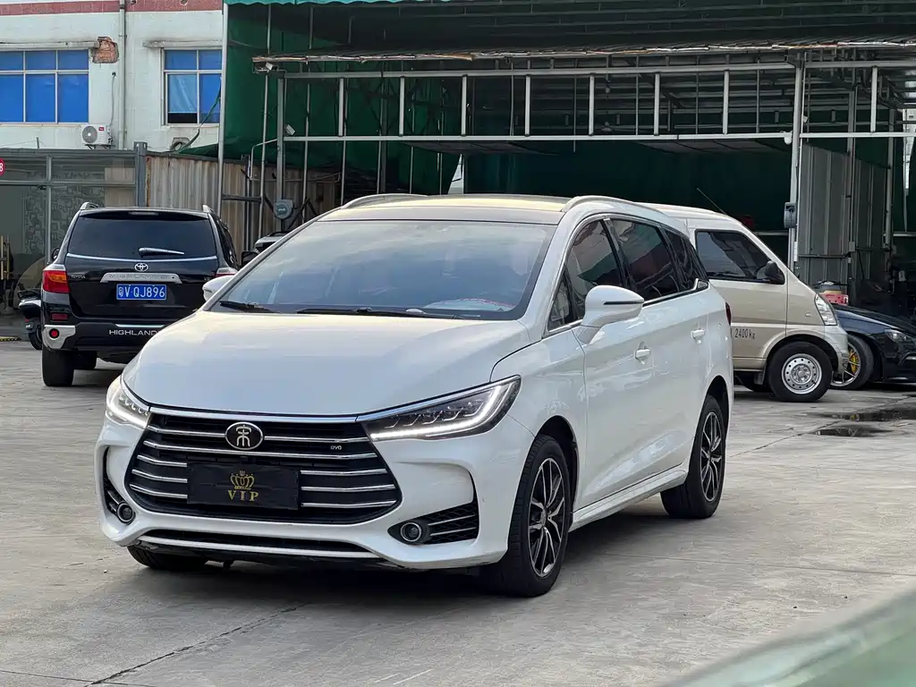 BYD MAX
