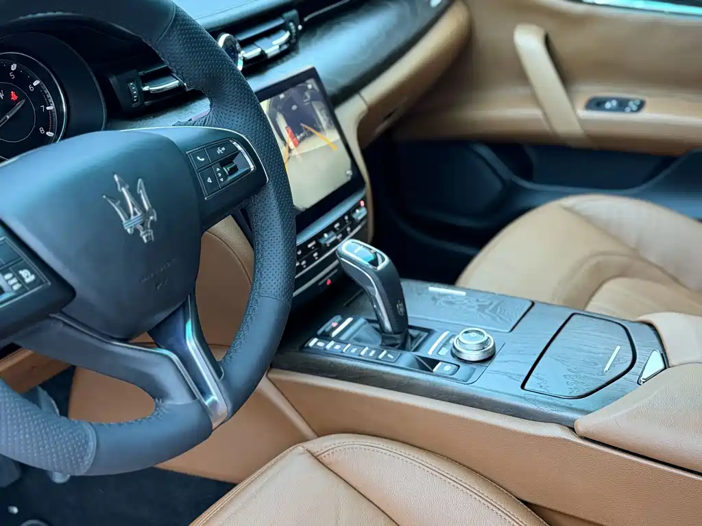 Maserati Quattroporte — миниатюра 7