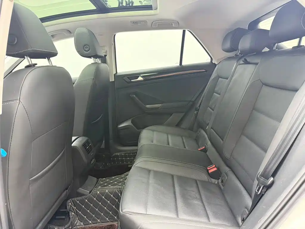 Volkswagen T-Roc — миниатюра 9
