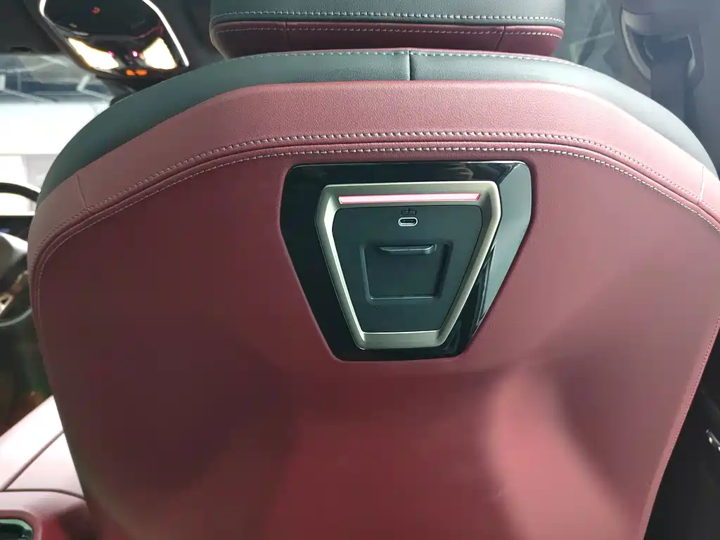 BMW 5 Series — миниатюра 12