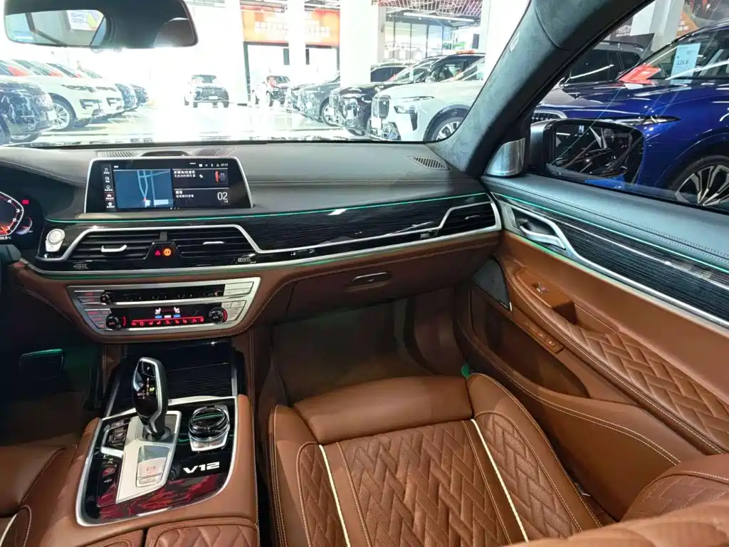 BMW 7 Series — миниатюра 32