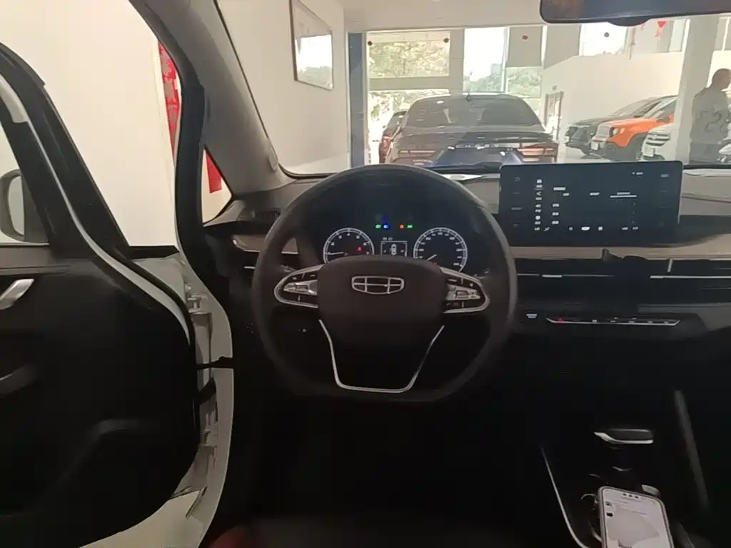 Geely Vision X3 — миниатюра 11