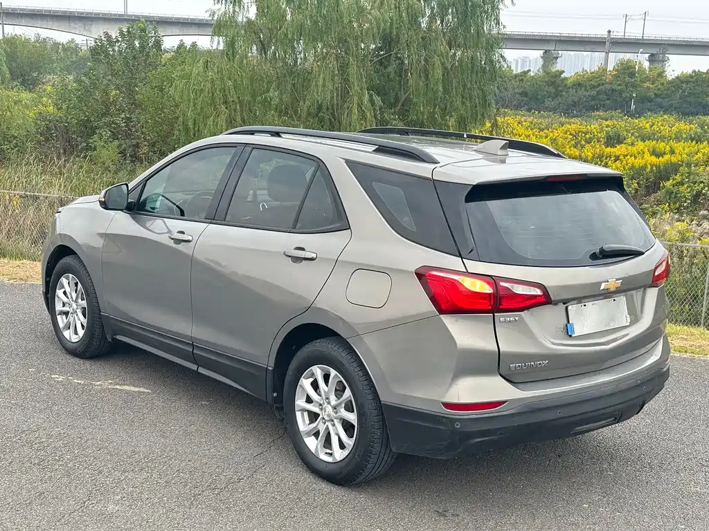 Chevrolet Equinox — миниатюра 16