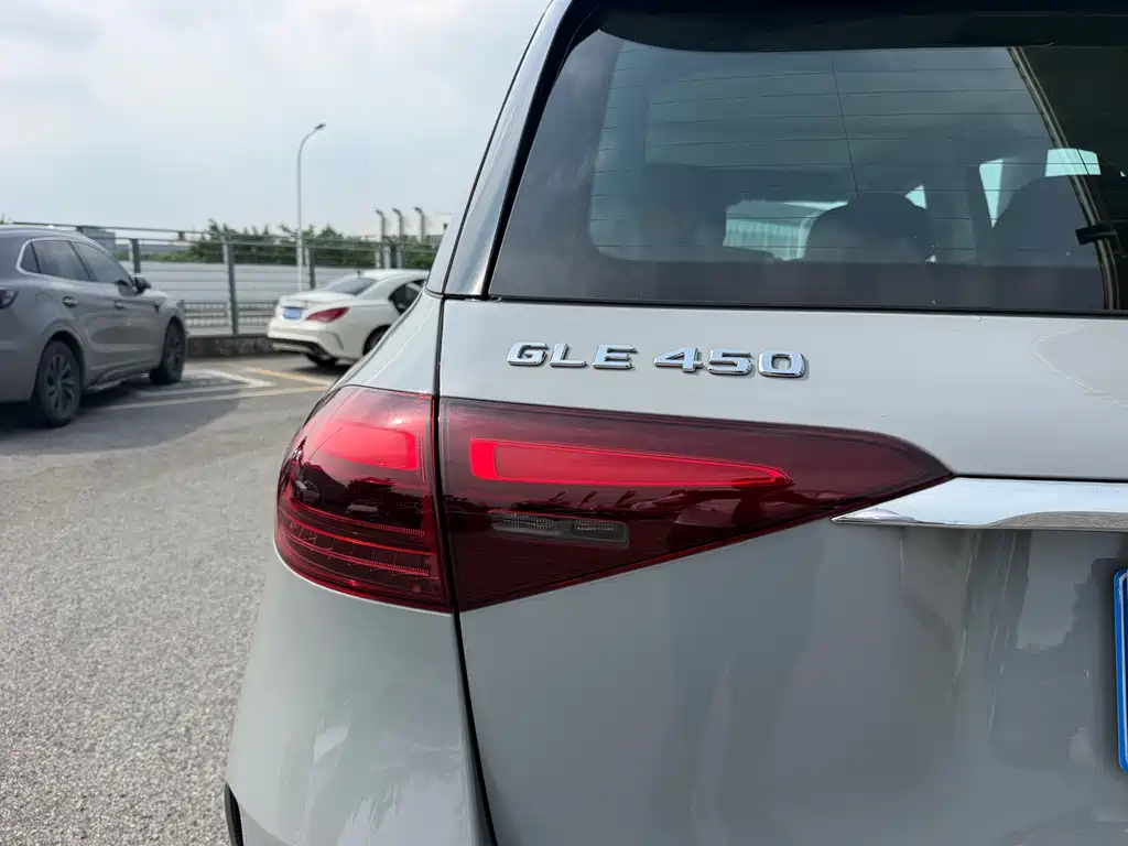 Mercedes-Benz GLE (Import) — миниатюра 23