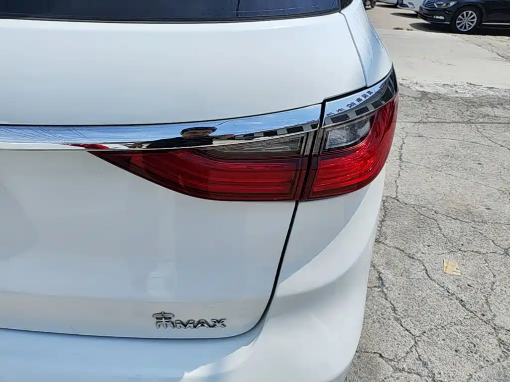 BYD MAX — миниатюра 8