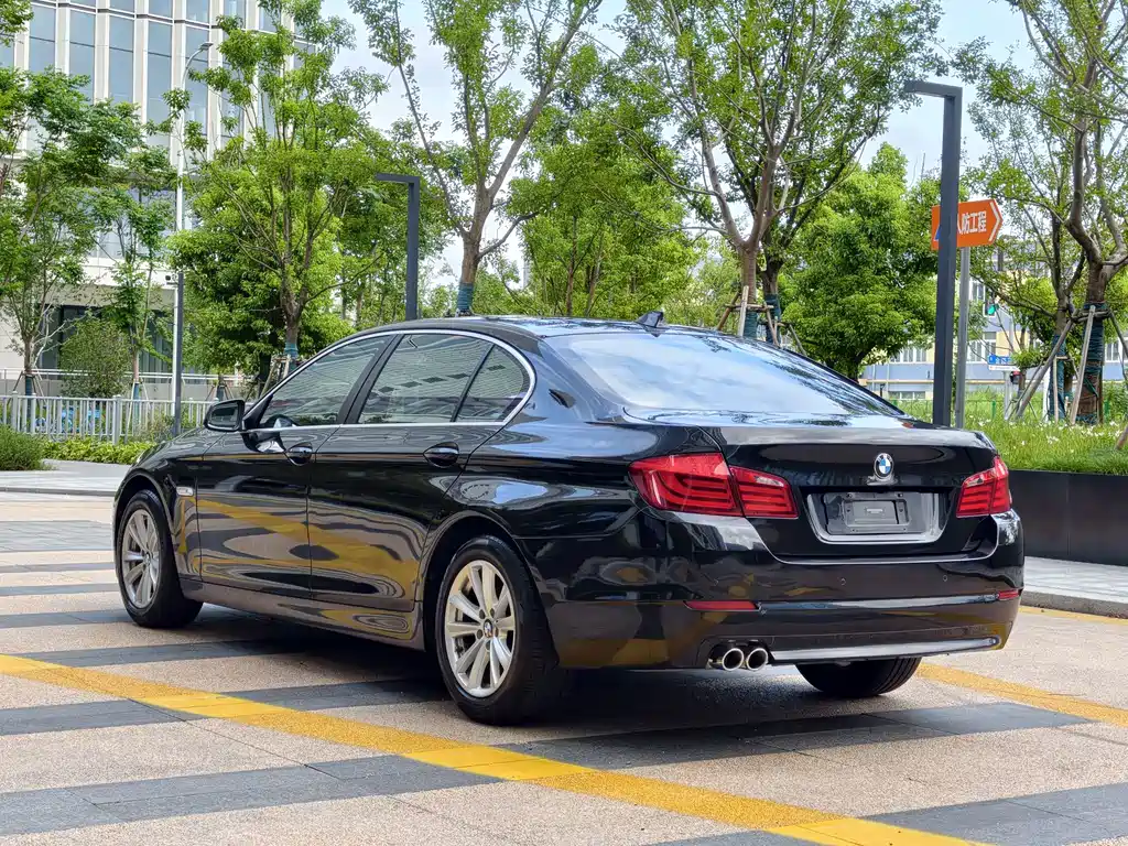 BMW 5 Series — миниатюра 6