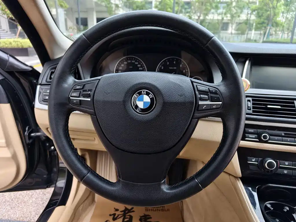BMW 5 Series — миниатюра 13