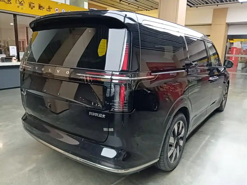 Volvo EM90 2025 Ultra мест