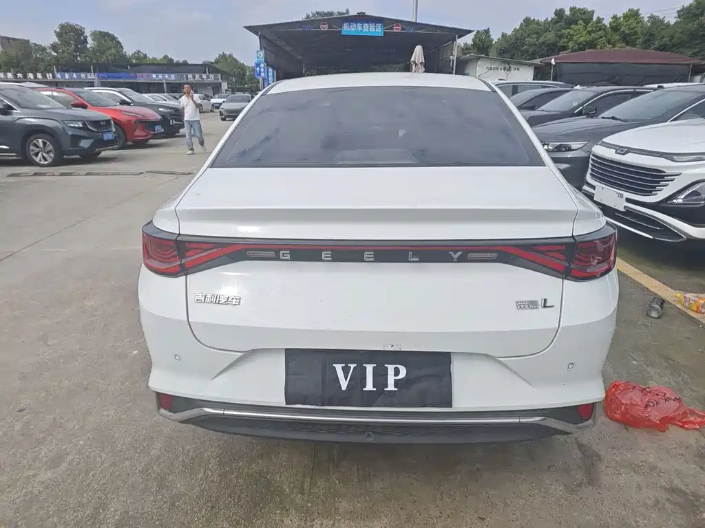 Geely Emgrand L — миниатюра 10