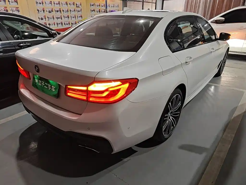 BMW 5 Series — миниатюра 7