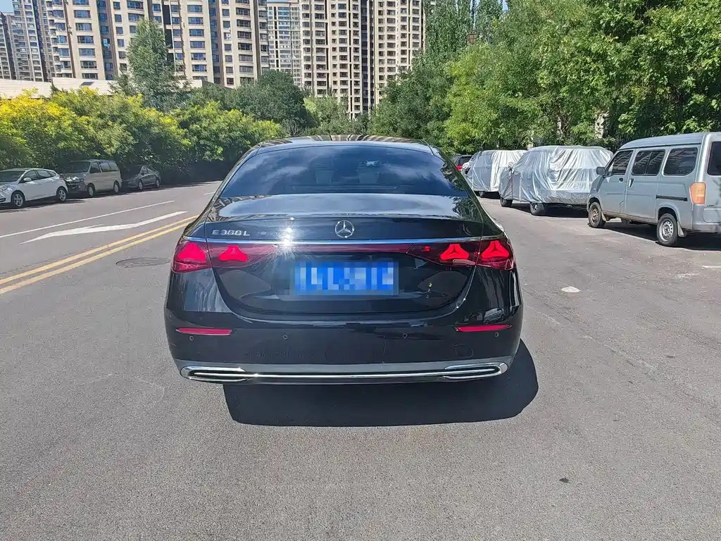 Mercedes-Benz E-Class — миниатюра 5