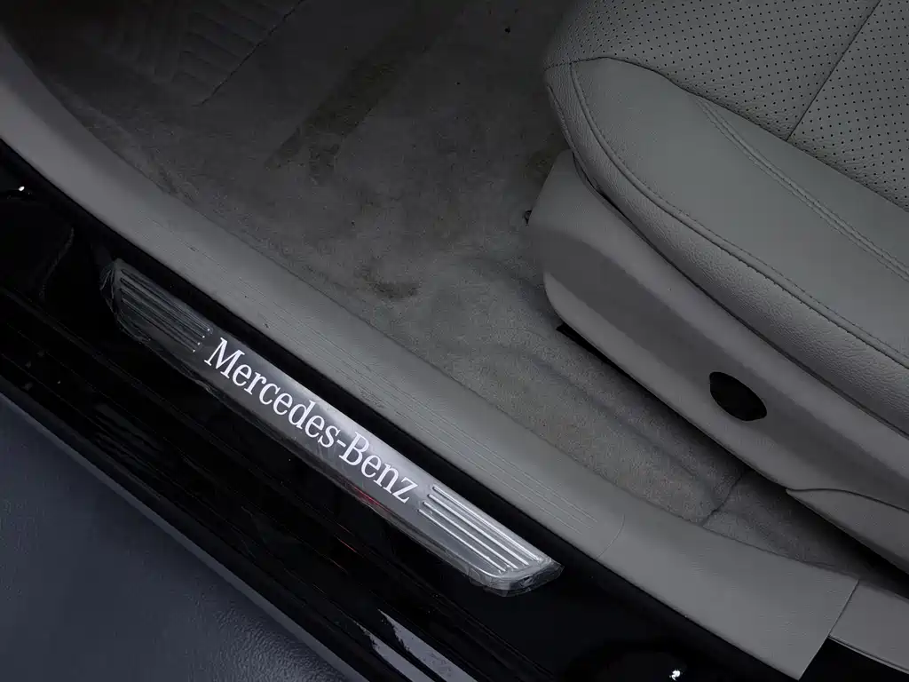 Mercedes-Benz E-Class — миниатюра 37