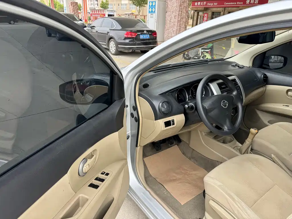 Nissan Livina — миниатюра 6