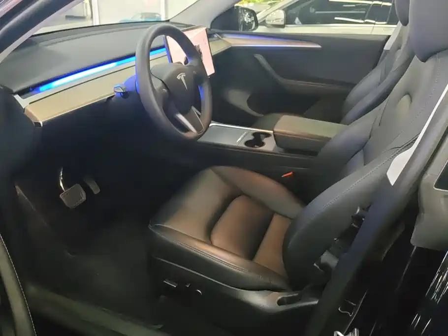 Tesla Model Y — миниатюра 9