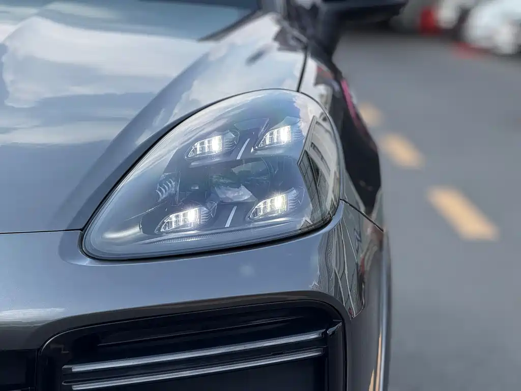 Porsche Cayenne — миниатюра 7