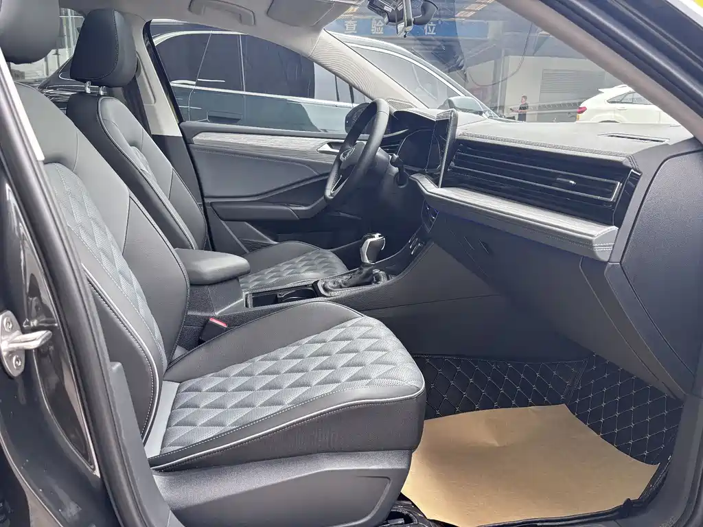 Volkswagen Sagitar 2025 300TSI DSG