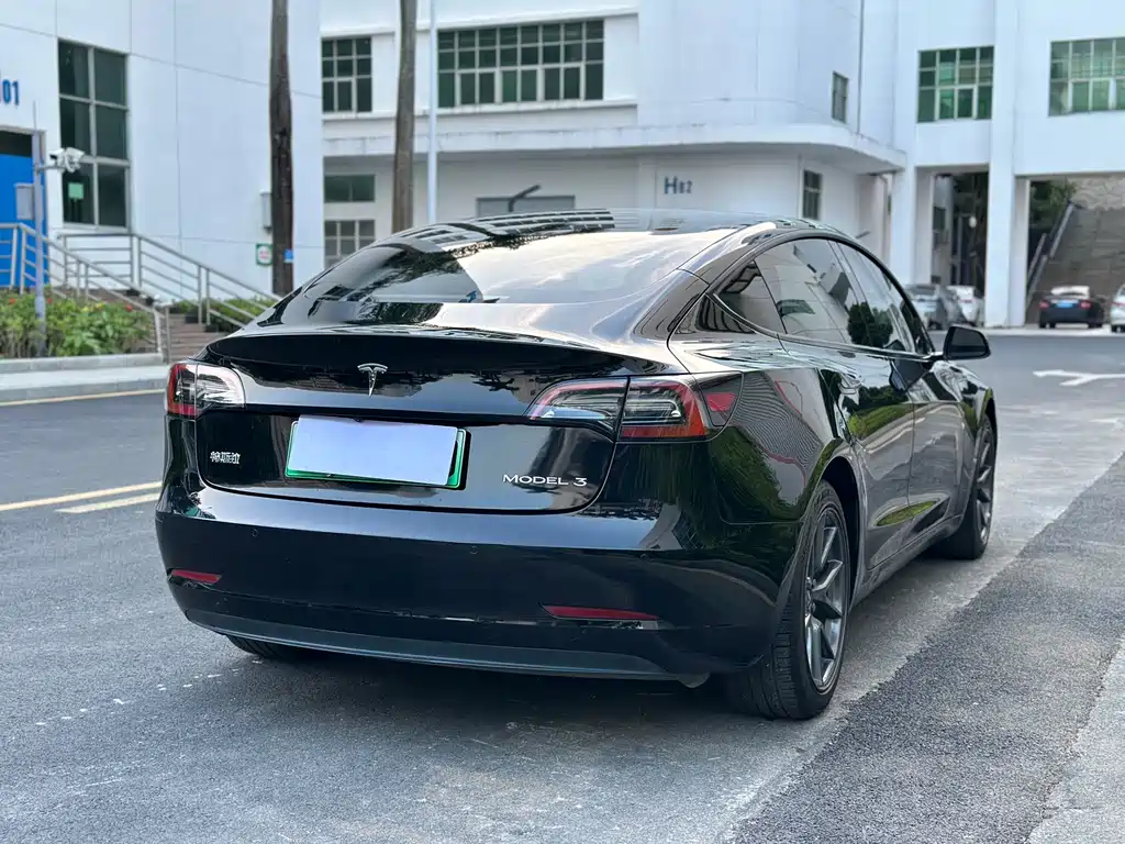Tesla Model 3 — миниатюра 4