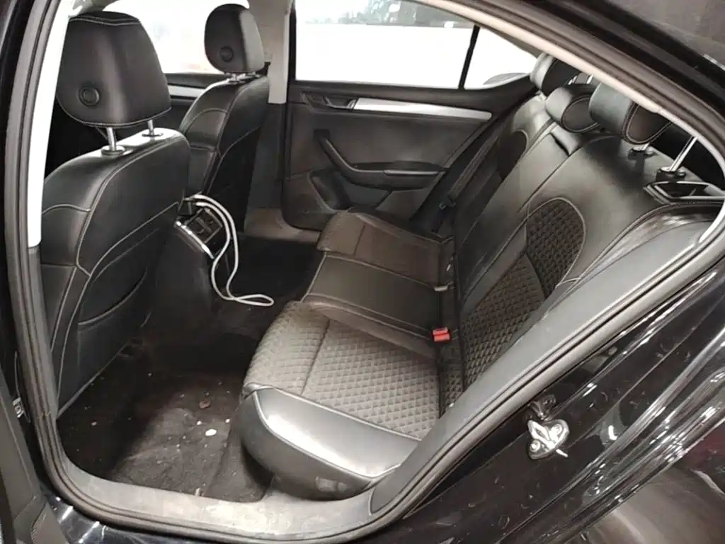 Skoda Superb — миниатюра 17