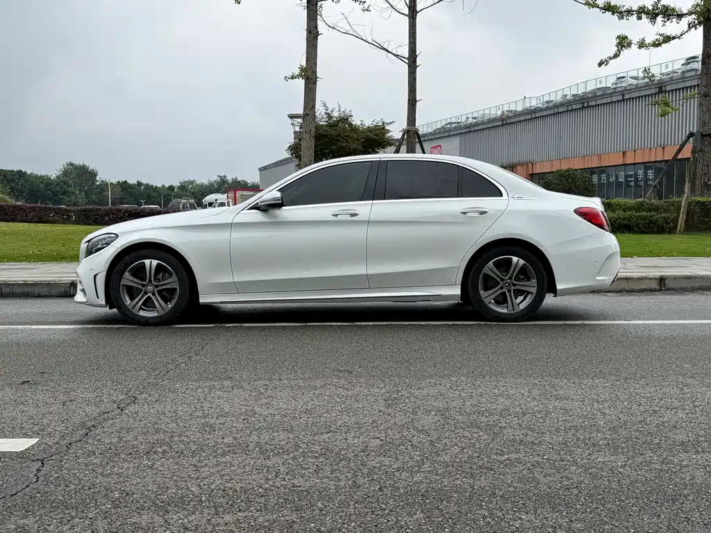 Mercedes-Benz C-Class — миниатюра 3