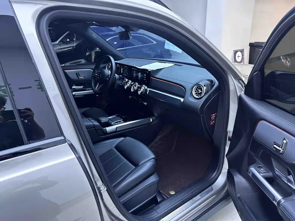 Mercedes-Benz GLB — миниатюра 11