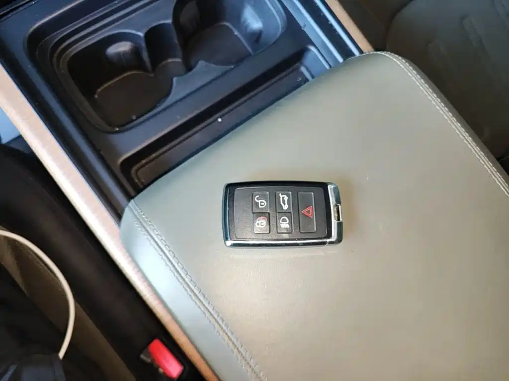 Land Rover Defender — миниатюра 9