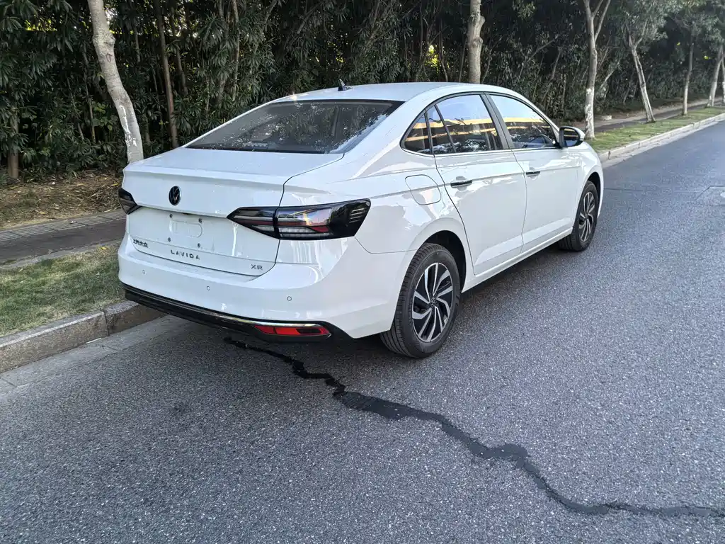 Volkswagen Lavida — миниатюра 9